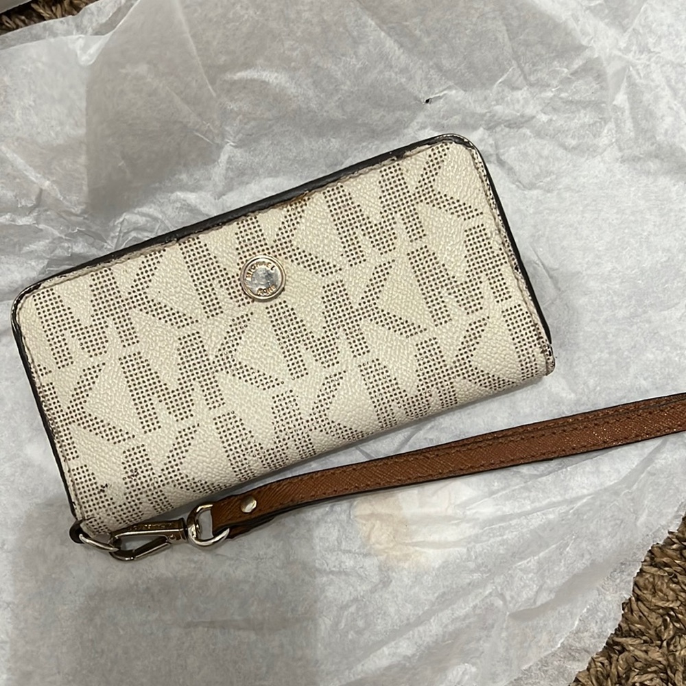 Michael Kors Off white brown wallet